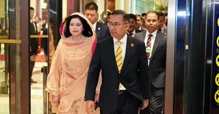 ডালিয়ান থেকে বেইজিংয়ের উদ্দেশে যাত্রা শুরু করেছেন প্রধানমন্ত্রী